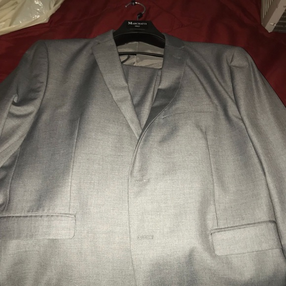 Grey suit - Picture 1 of 6